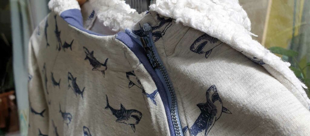 Sweat à capuche Charlie - 8 ans - Détail des coutures de la capuche