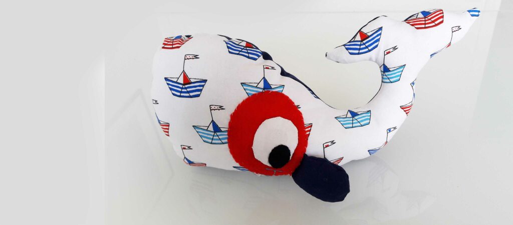 Doudou baleine, verso-bateau